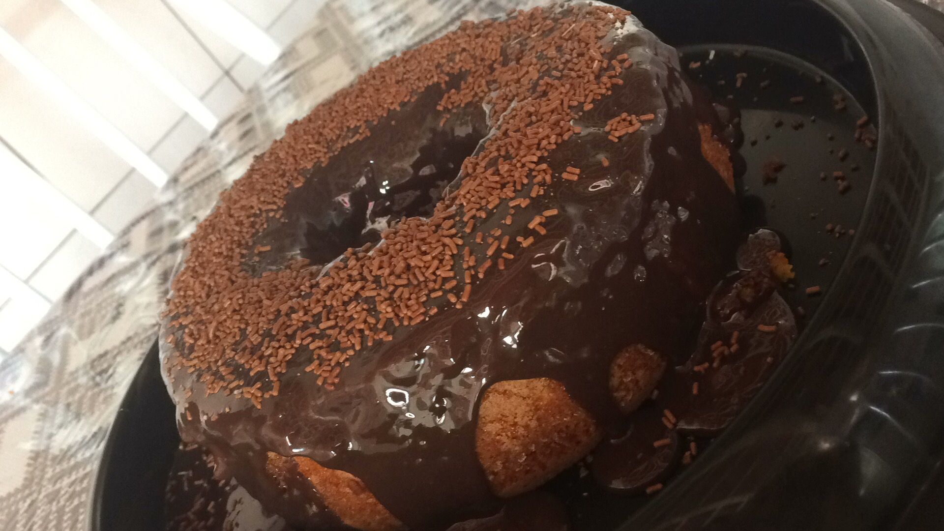 Bolo de cenoura com calda de brigadeiro