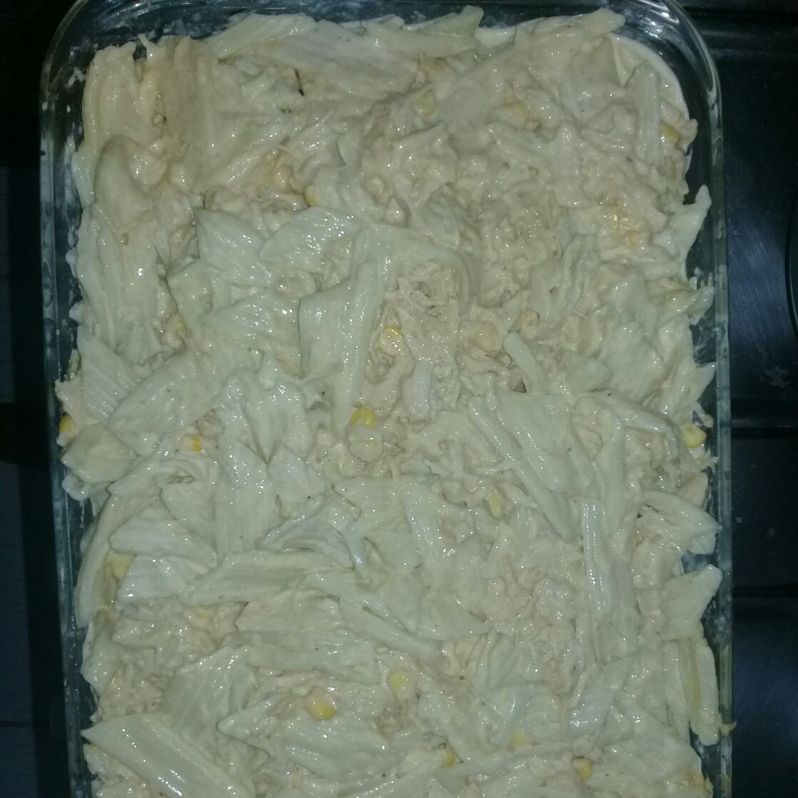 Macarrão penne com frango e molho especial