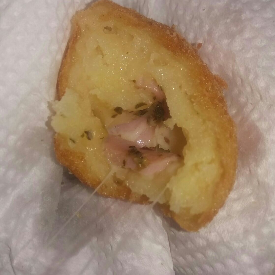 Bolinho de queijo com presunto