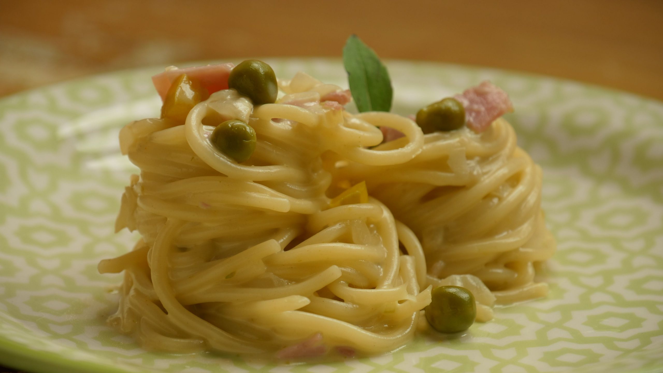 Macarrão com molho de requeijão e maionese