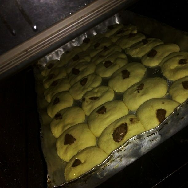 Donuts assado com gotas de chocolate