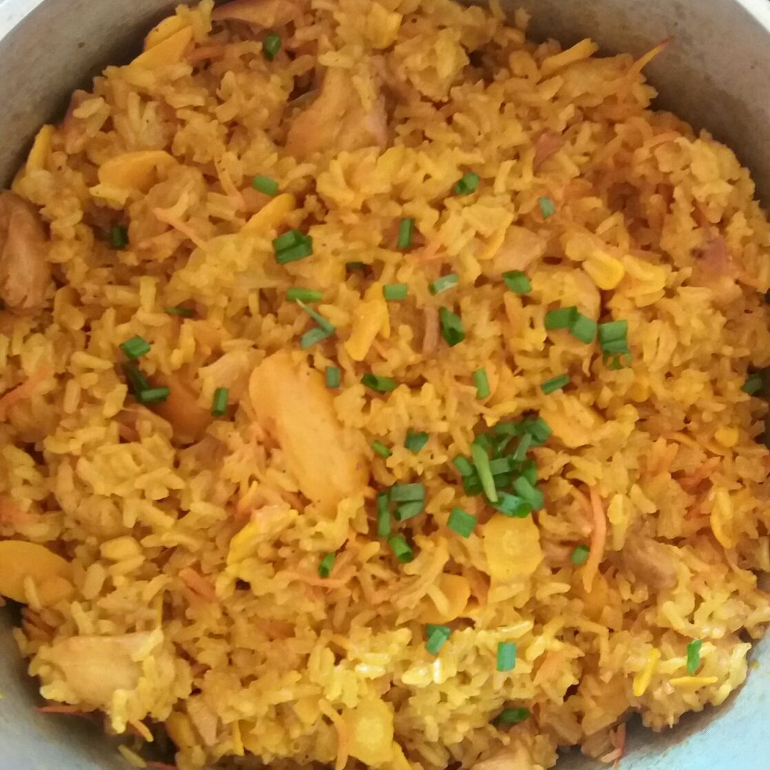 Galinhada com arroz integral e pequi