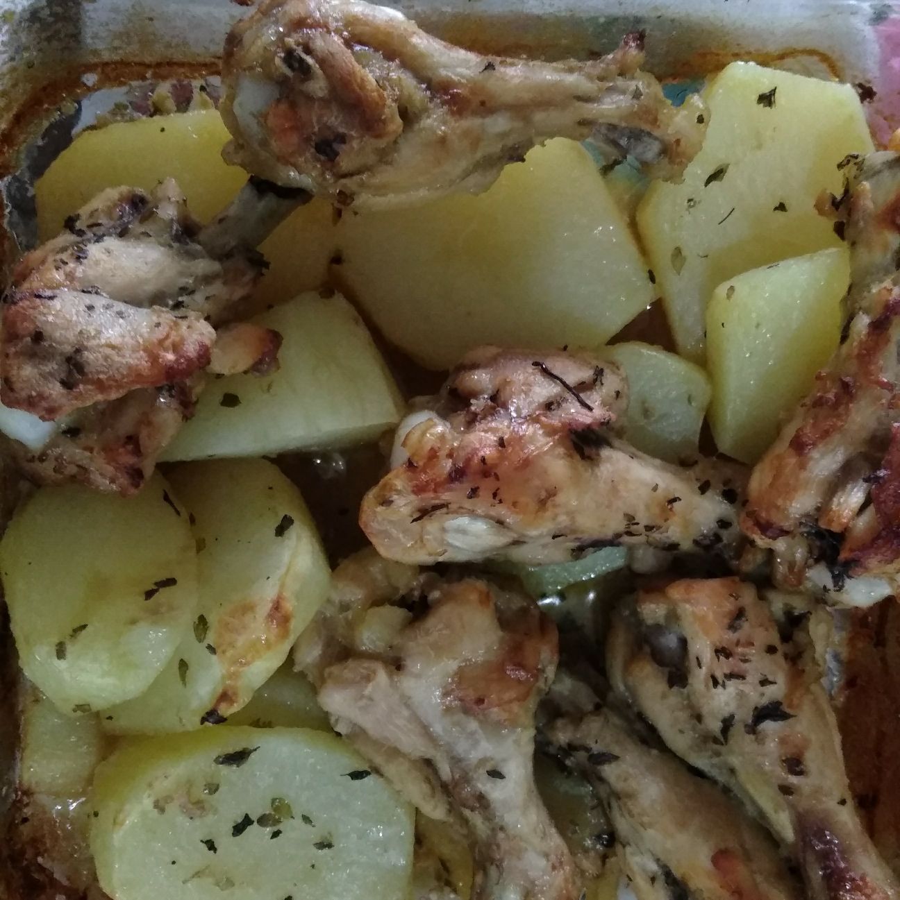 Coxa de galinha com batatas no forno