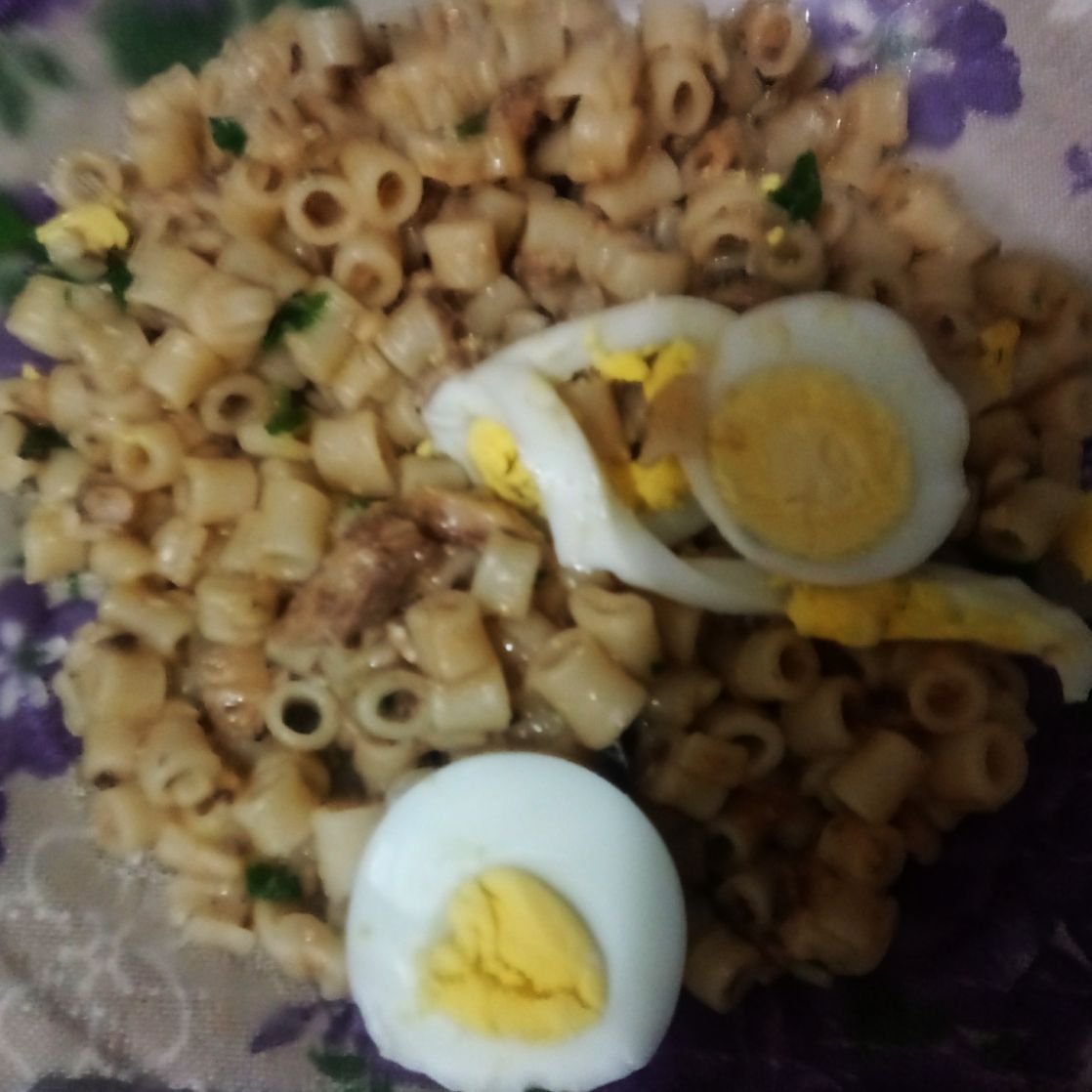 Macarrão com sardinha e ovo prático